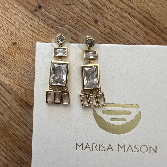 Elegant Crystal dangle earrings - Picture 3 of 4